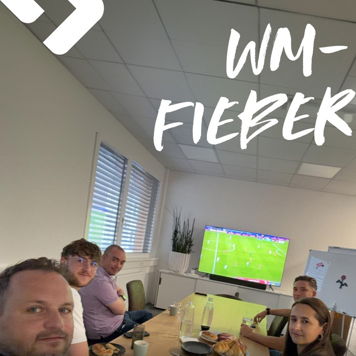 Um 6 Uhr schon Fußball schauen? Für manche war das heute eine Premiere. ⚽

Während Österreich bei der WM gegen Jordanien...