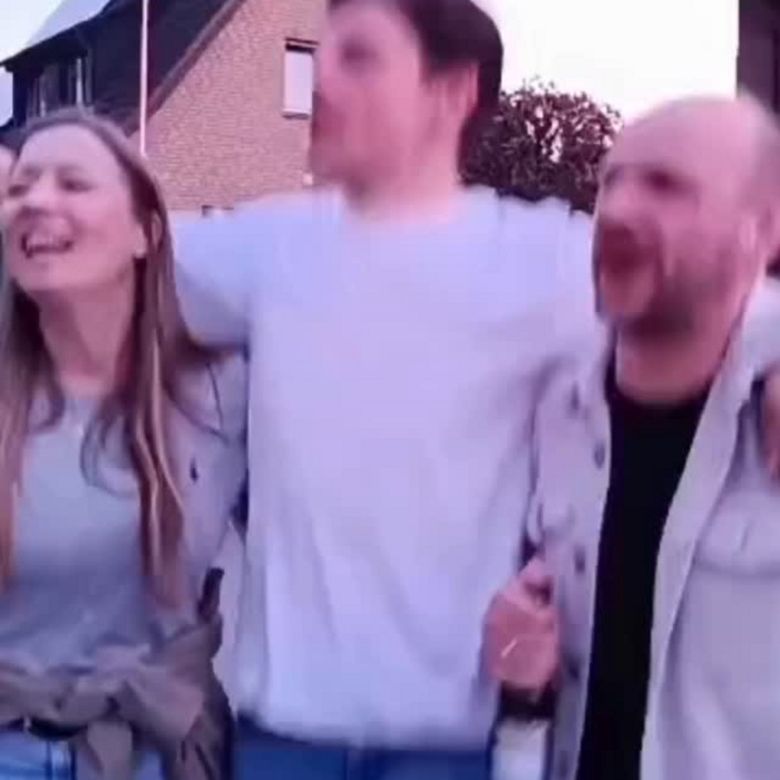 Freitag + Feierabend = Boßeln 🎯

Bei bestem Wetter, guter Stimmung und 1-2 Kaltgetränken haben wir das Wochenende...